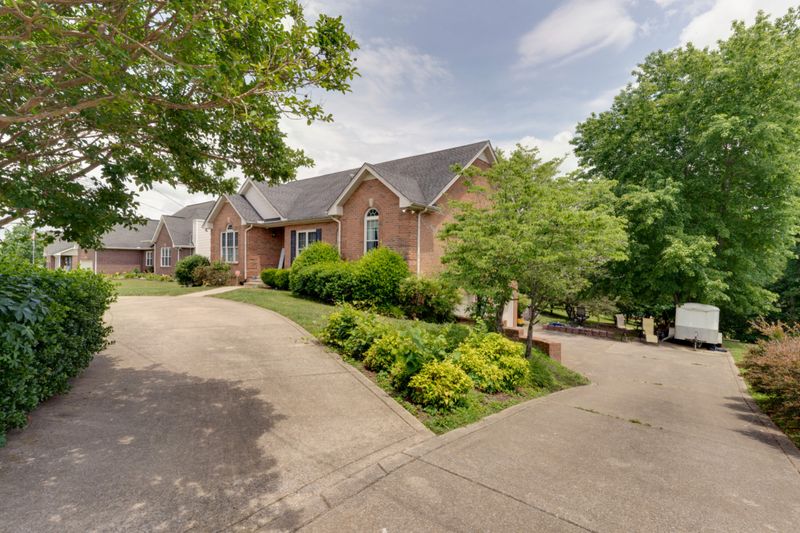 1027 Burnham Cir, Hendersonville, TN 37075