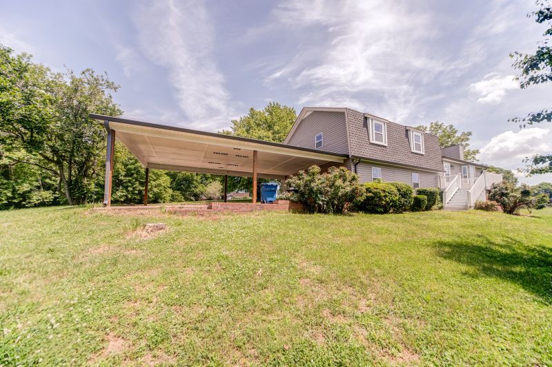12 Welcome Ln, Hendersonville, TN 37075