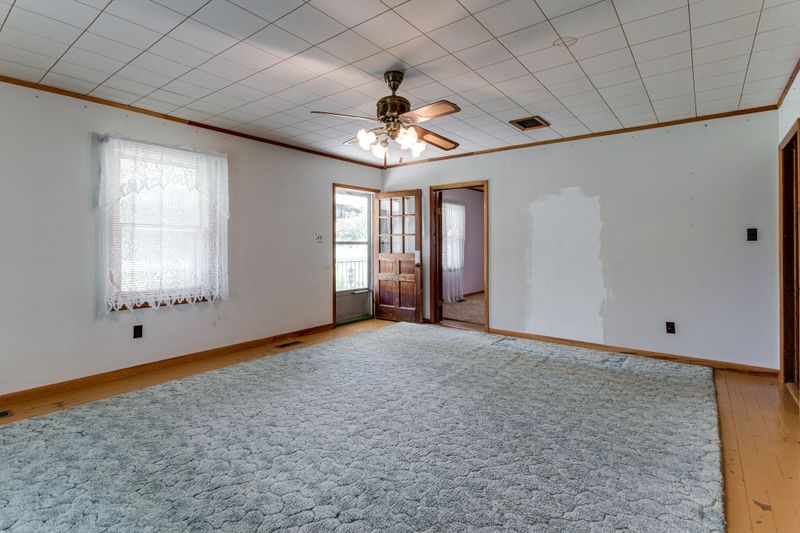 9188 Versailles Rd, Rockvale, TN 37153