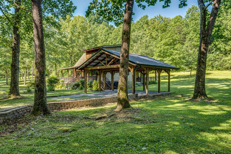 1262 Craun Hollow Rd, White Bluff, TN 37187