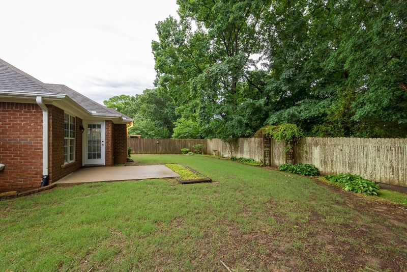 222 Camelot Way, Florence, AL 35633