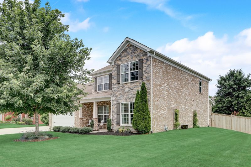 1031 Brixworth Dr, Thompsons Station, TN 37179