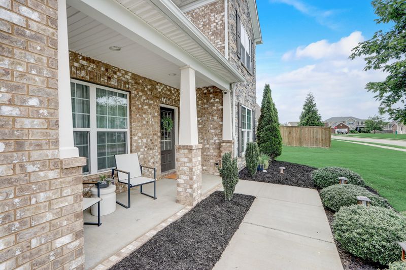 1031 Brixworth Dr, Thompsons Station, TN 37179