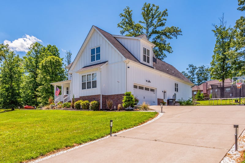 213 Highland Ln, Burns, TN 37029
