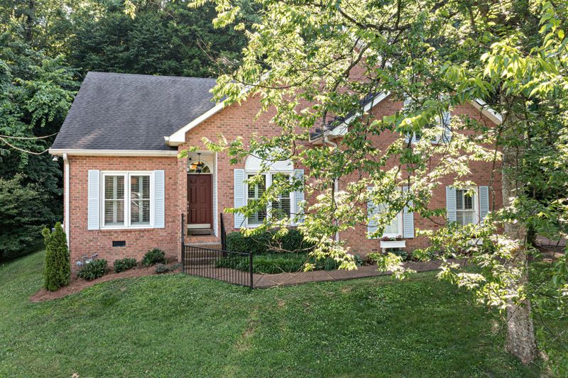1120 Deerhurst Ct, Nashville, TN 37221