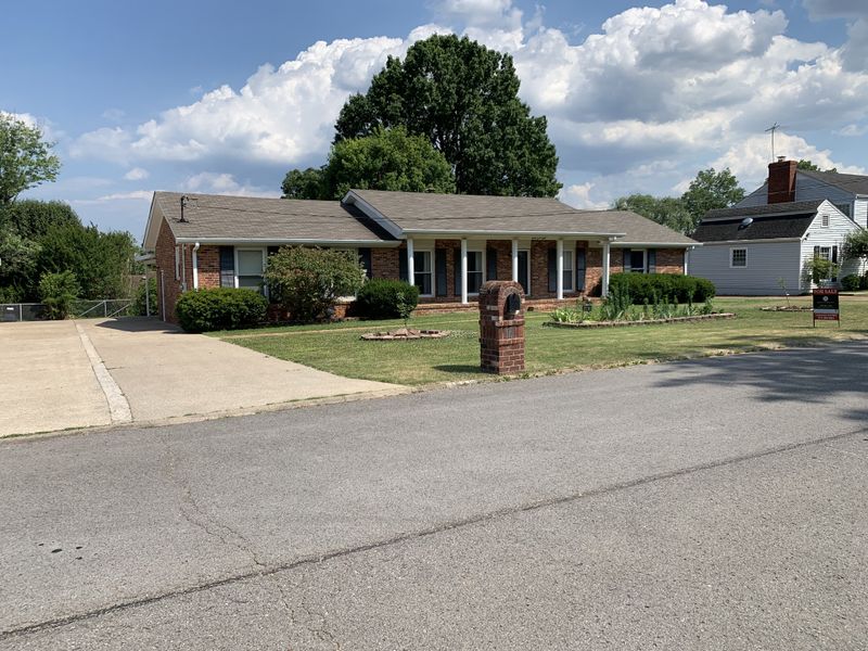 3730 Edgewater Dr, Nashville, TN 37217