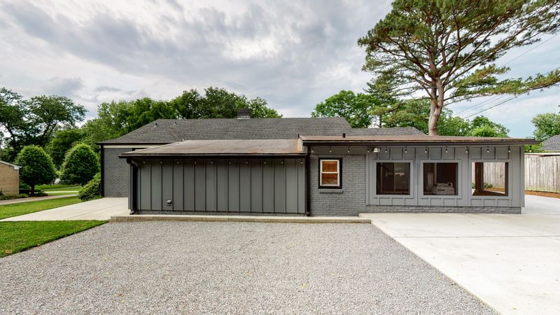 5045 Stillwood Dr, Nashville, TN 37220