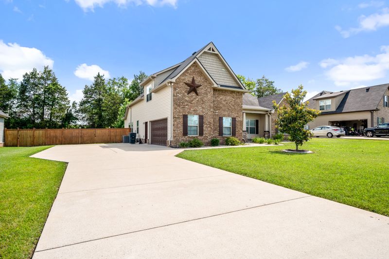 1325 Round Rock Dr, Murfreesboro, TN 37128