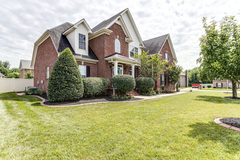 2304 Fox Creek Dr, Murfreesboro, TN 37127