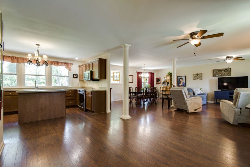 668 Mcpherson Dr, Nashville, TN 37221
