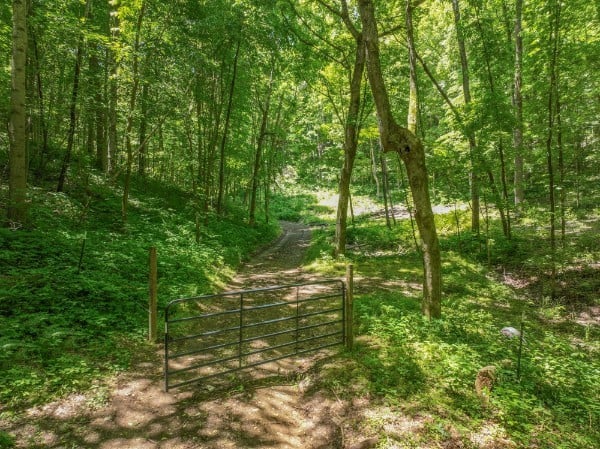 1843B Garrison Branch Rd, Cottontown, TN 37048