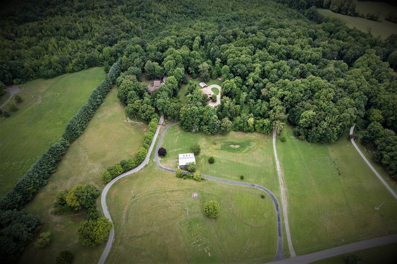 3048 York Rd, Pleasant View, TN 37146