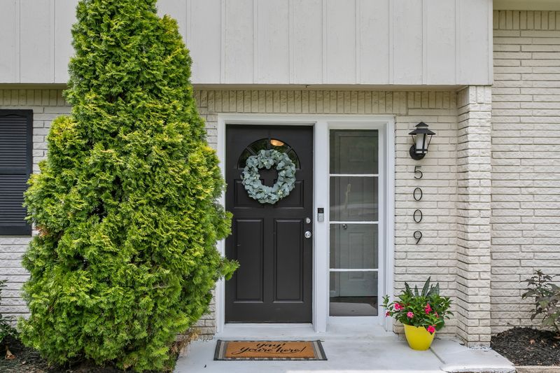 5009 Darlington Dr, Nashville, TN 37211