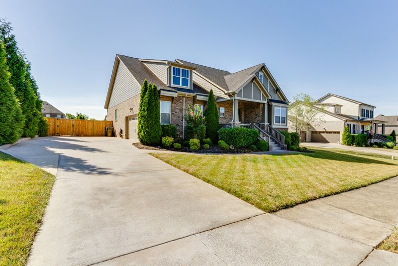 1002 Regency Ct, Gallatin, TN 37066