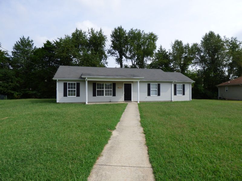 2118 Horncastle Dr, Murfreesboro, TN 37130