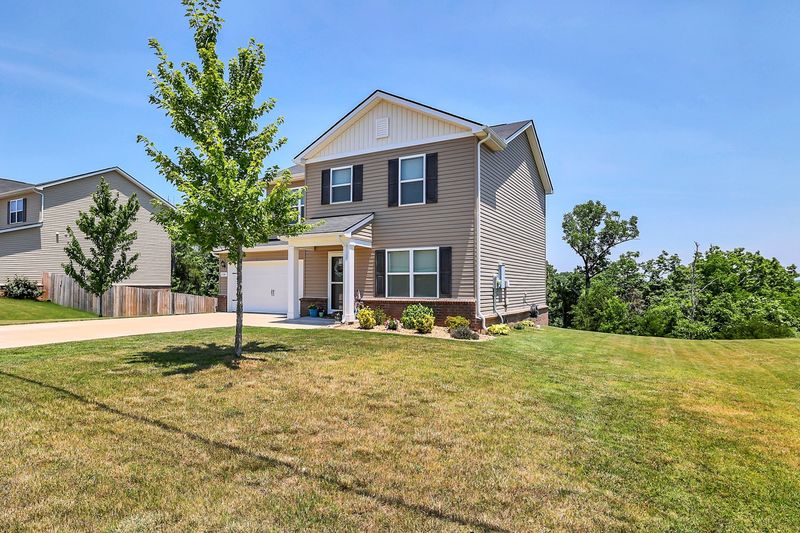 2243 Bee Hive Dr, Columbia, TN 38401