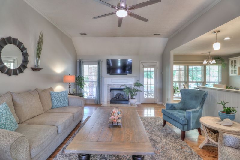 1025 Margaret Dr, Hendersonville, TN 37075