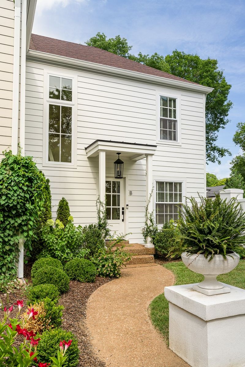 232B Harding Pl, Nashville, TN 37205