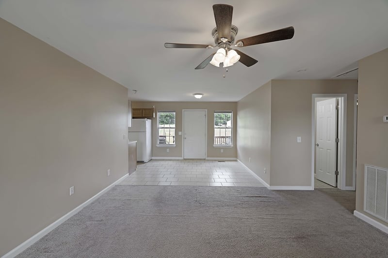 1014 Deerfield Dr, Chapmansboro, TN 37035