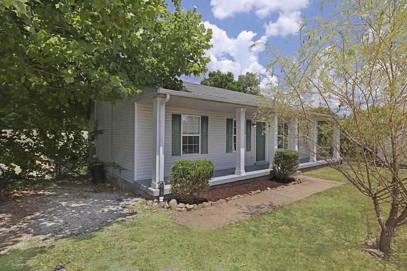 1014 Deerfield Dr, Chapmansboro, TN 37035