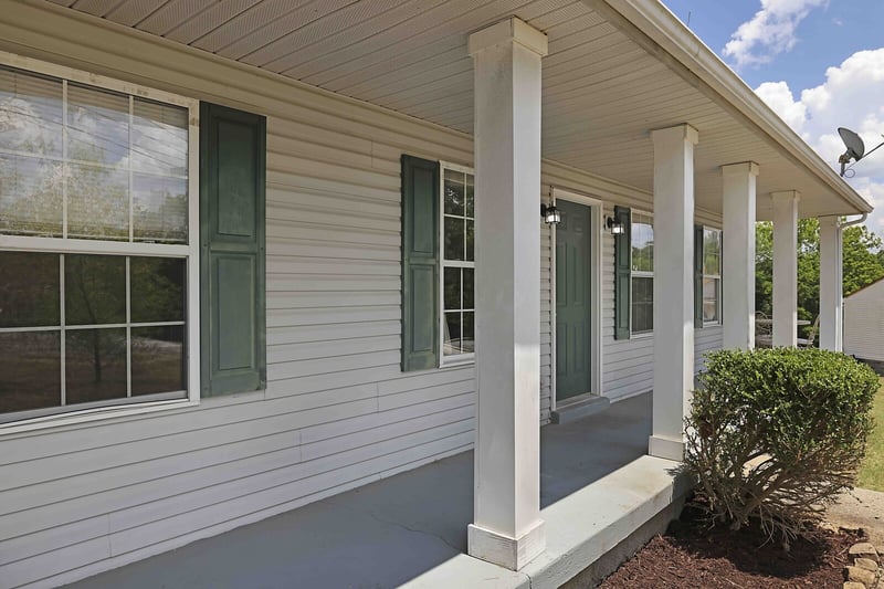 1014 Deerfield Dr, Chapmansboro, TN 37035