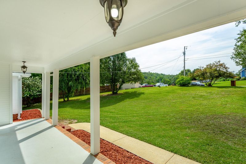 855 Debbie Ln, Ringgold, GA 30736