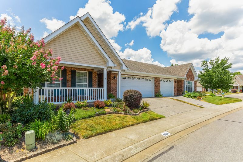 511 Village Green Cir, Murfreesboro, TN 37128