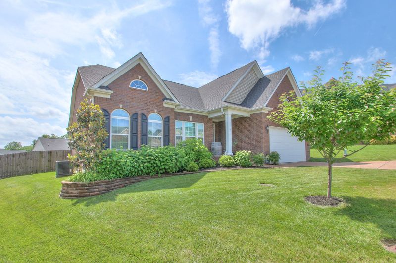 715 Hedgewood Ln, Mount Juliet, TN 37122