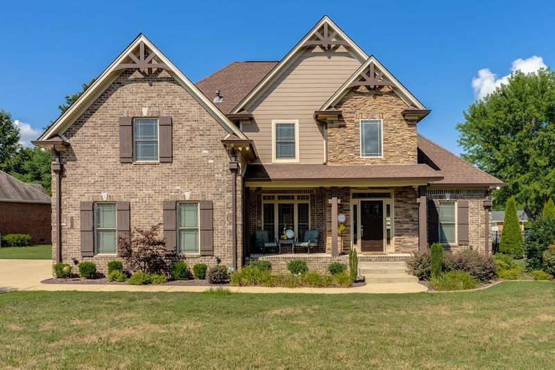 2000 Carrs Creek Blvd, Greenbrier, TN 37073