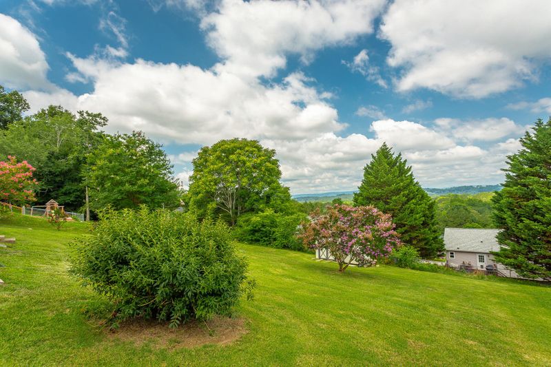827 Castleview Dr, Ringgold, GA 30736