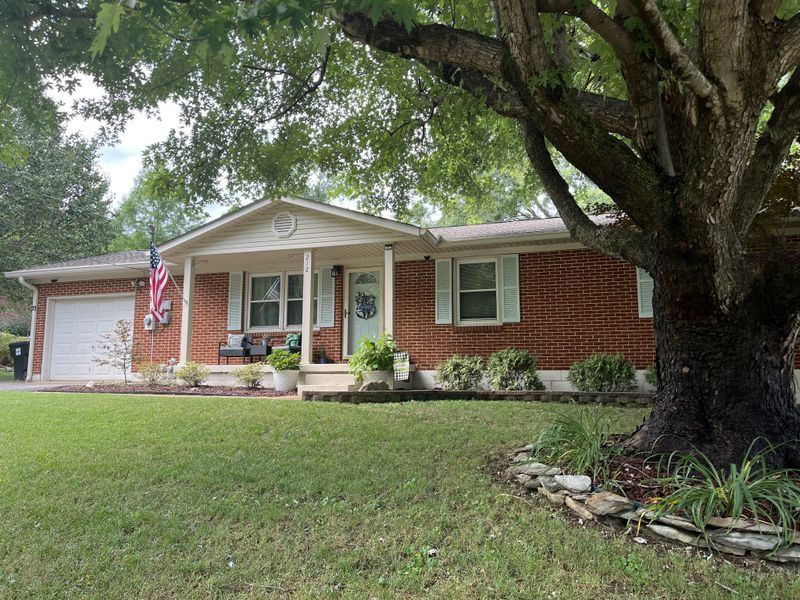 212 Birchwood Dr, Columbia, TN 38401