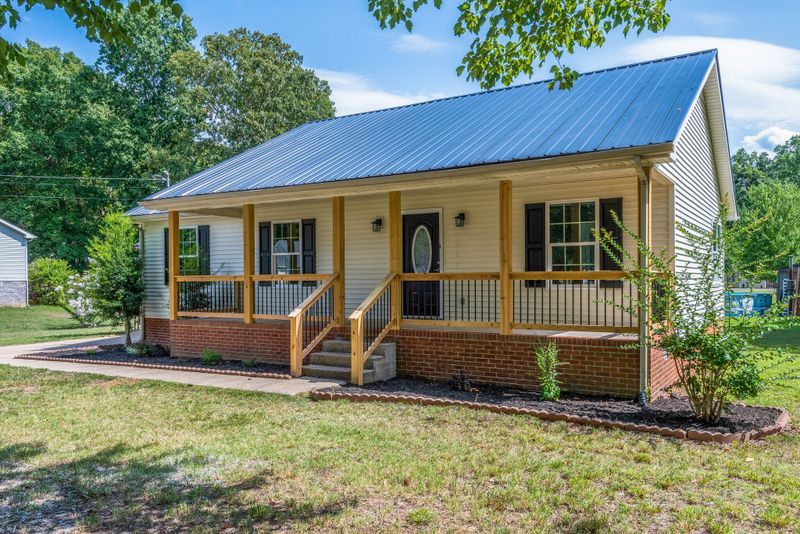 106 Acorn Dr, Dickson, TN 37055