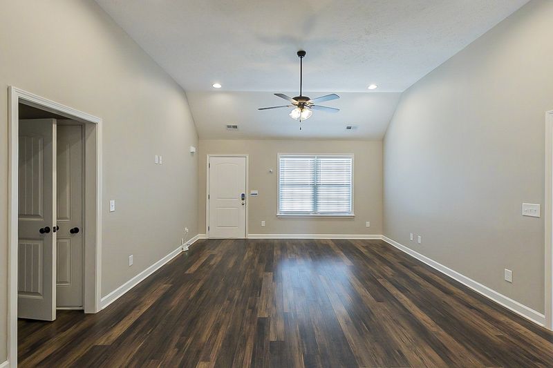 2931 Ronstadt Dr, Christiana, TN 37037