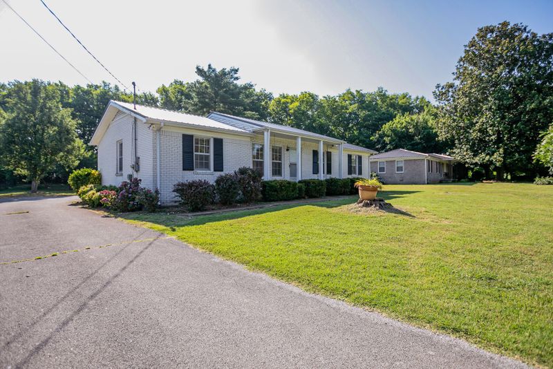 2567 Zion Rd, Columbia, TN 38401
