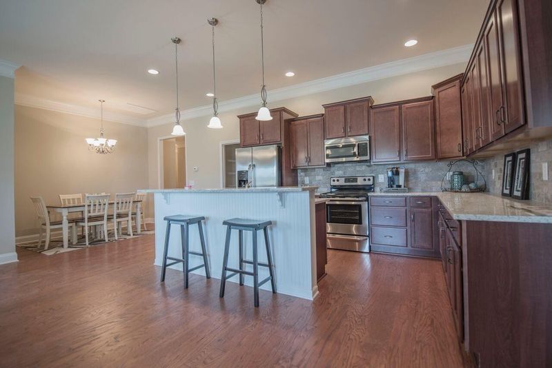 2404 Stonecenter Ln, Murfreesboro, TN 37128
