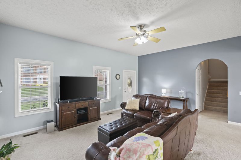 137 Foxrun, Springfield, TN 37172