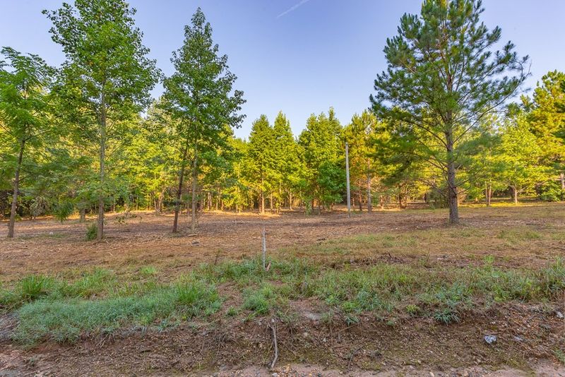 41 Quarles Rd, Rocky Face, GA 30740