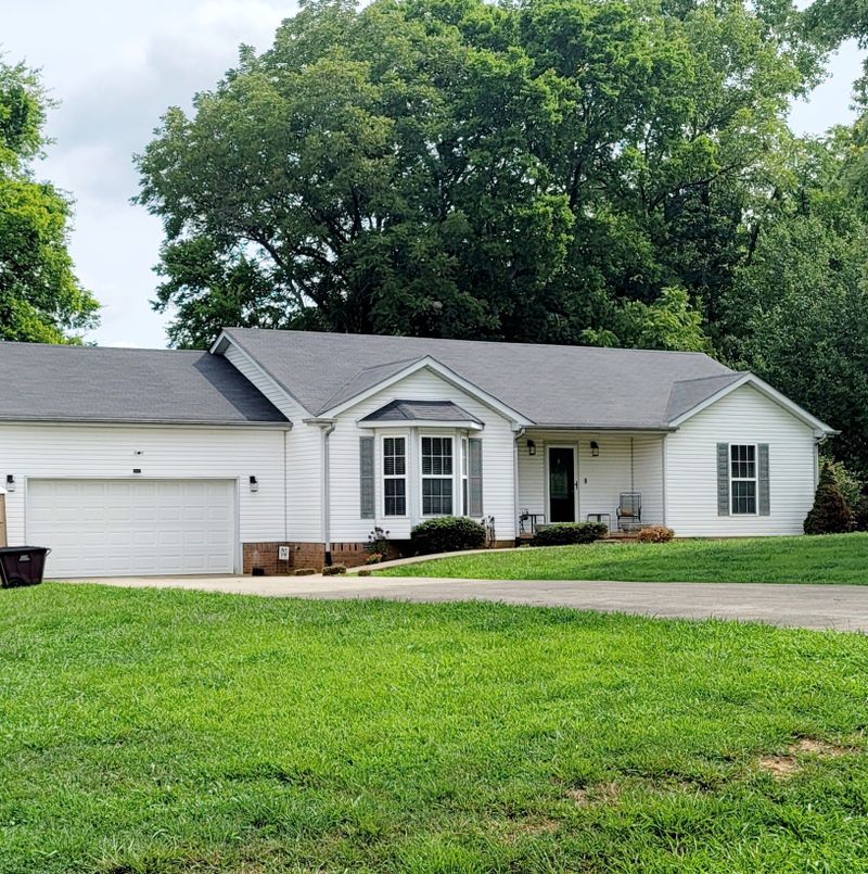 2059 Lockwall Dr, Chapmansboro, TN 37035