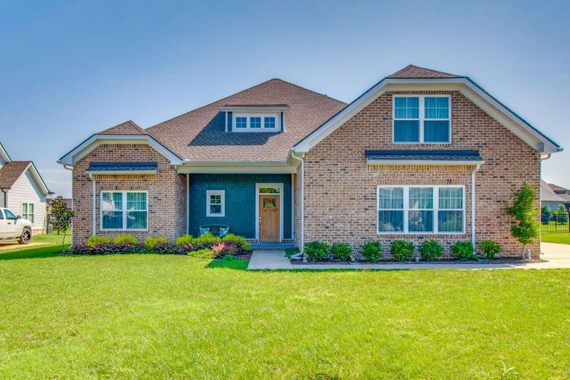 5725 Iverson Dr, Murfreesboro, TN 37127