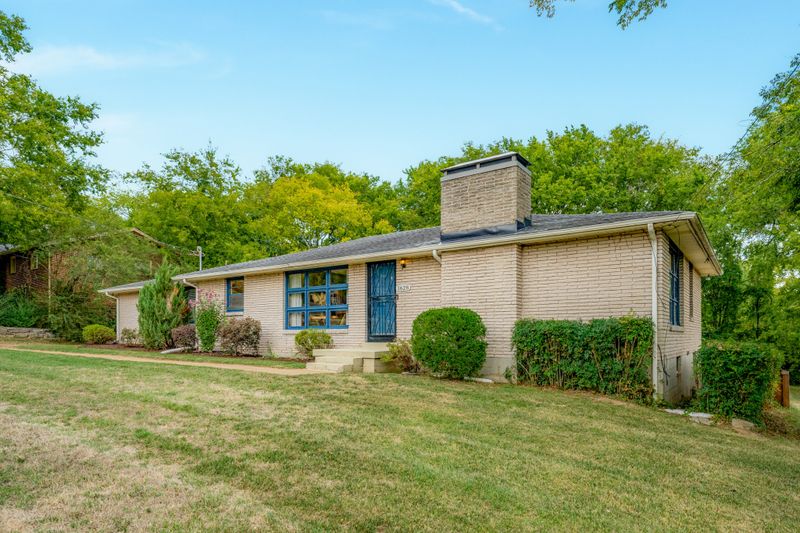 1628 Emerald Dr, Nashville, TN 37218
