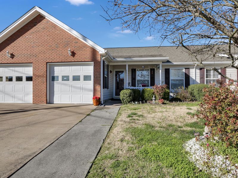 357 Flagstone Dr, Rossville, GA 30741