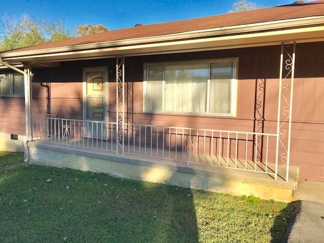 1302 E Sherry Dr, Rossville, GA 30741