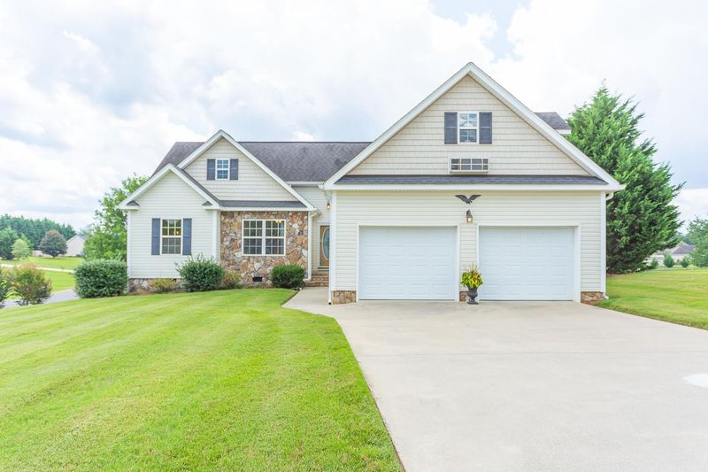 160 Maple Leaf Dr, Rock Spring, GA 30739