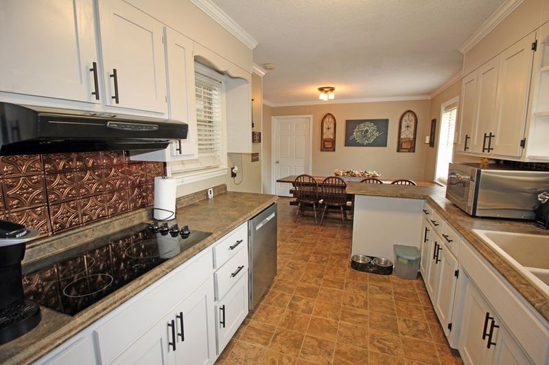 205 Lowell Dr, Dalton, GA 30721