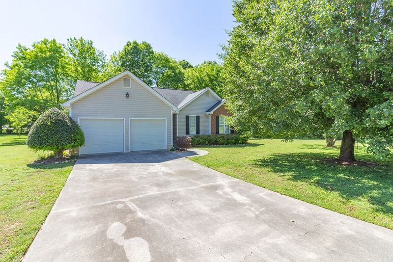 184 Field View Dr Ne, Calhoun, GA 30701