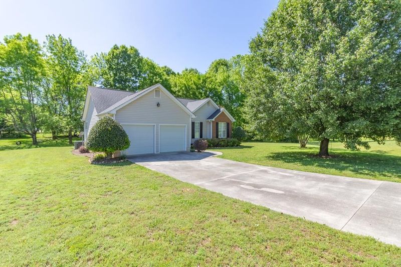 184 Field View Dr Ne, Calhoun, GA 30701