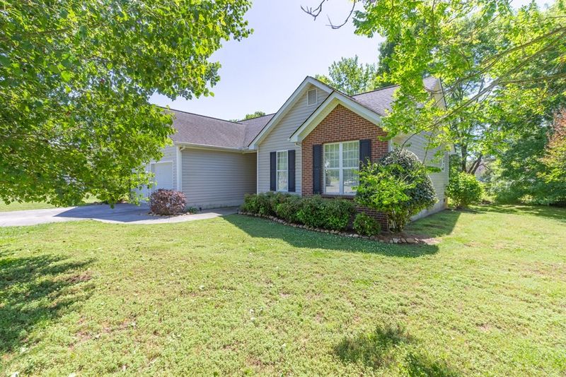 184 Field View Dr Ne, Calhoun, GA 30701