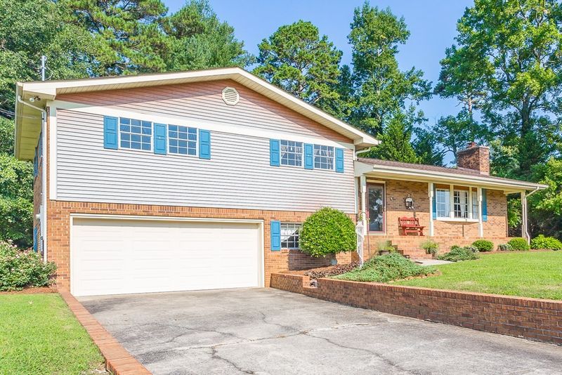 409 Crawford Ter, Tunnel Hill, GA 30755
