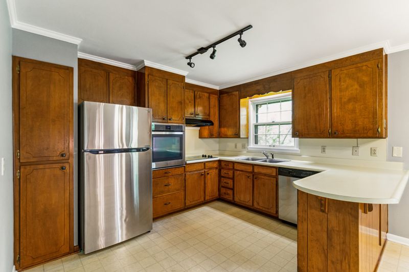215 Grandview Dr, Murfreesboro, TN 37130