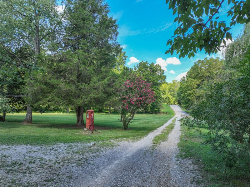 3733 Sandy Springs Rd, Springfield, TN 37172